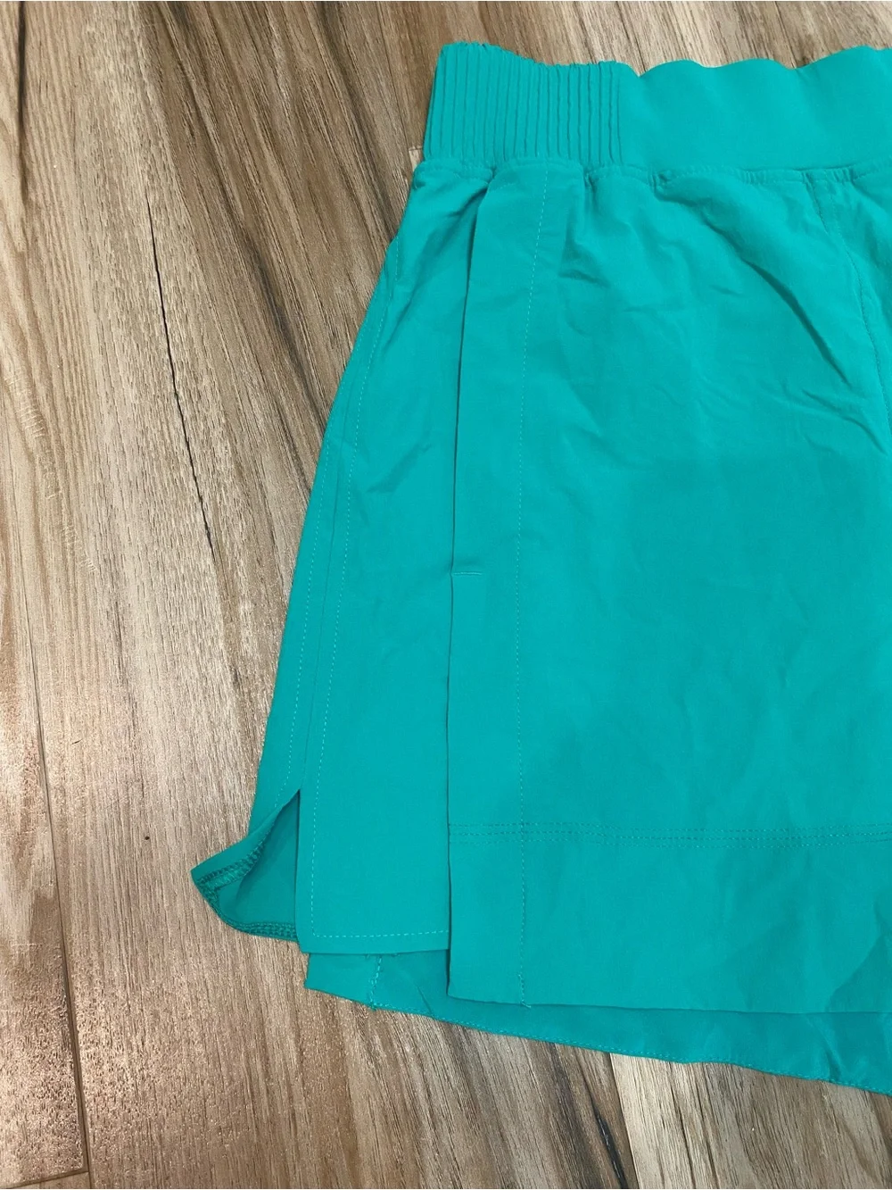 LULULEMON STRETCH WOVEN RELAXED FIT HIGH RISE SHORT 4” INSEAM KELLY GREEN SZ SM